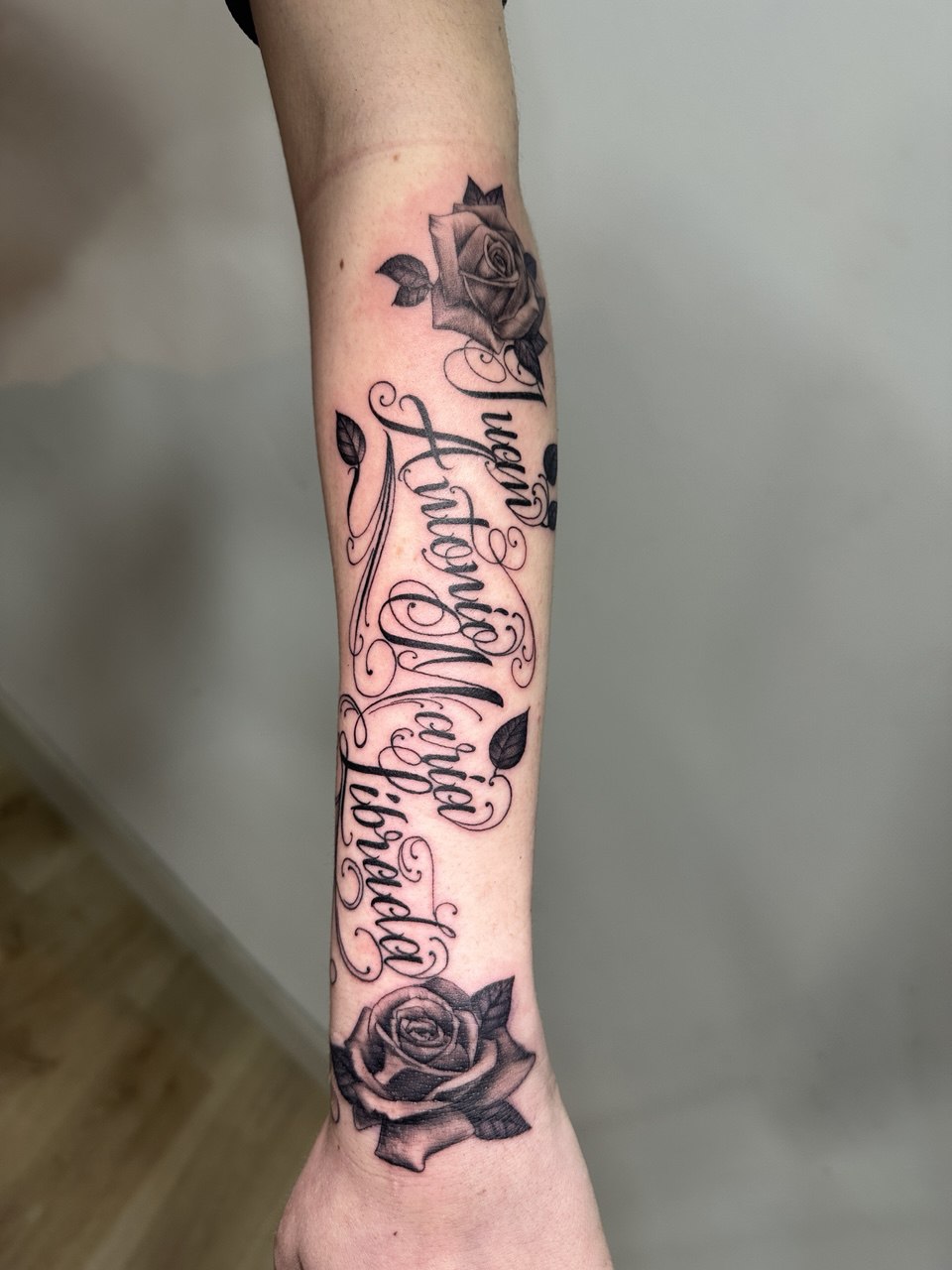 Lettering con rosas — nombres