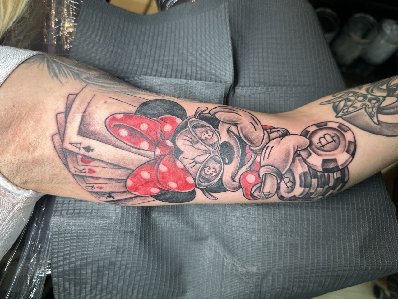 Mickey & Minnie gangster con cartas y fichas